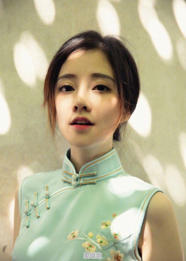 如果冯提莫都把演唱会搞成功了,那抖音上的网红们是不是有了发家致富的方向 如果冯提莫都把演唱会搞成功了,那抖音上的网红们是不是有了发家致富的方向 - 爱唱歌