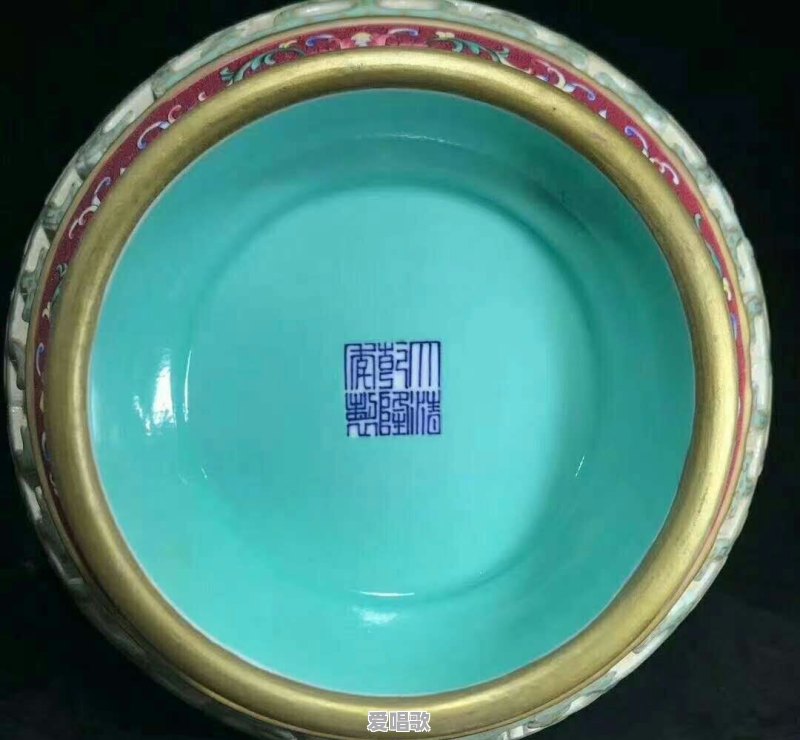 乾隆玲珑夹层瓶在香港拍出超7000万港元,为什么价这么高 乾隆玲珑夹层瓶在香港拍出超7000万港元,为什么价这么高 - 爱唱歌