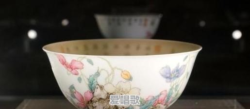 乾隆玲珑夹层瓶在香港拍出超7000万港元,为什么价这么高 乾隆玲珑夹层瓶在香港拍出超7000万港元,为什么价这么高 - 爱唱歌
