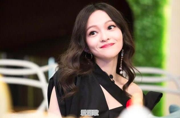 有网友拍到哈登半裸照,肚子上的肉堆在一起,啤酒肚一览无遗,他是又发胖了吗 有网友拍到哈登半裸照,肚子上的肉堆在一起,啤酒肚一览无遗,他是又发胖了吗 - 爱唱歌