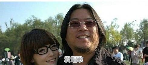娶了嫩妻越活越年轻的老年演员,除了王刚还有谁 娶了嫩妻越活越年轻的老年演员,除了王刚还有谁 - 爱唱歌