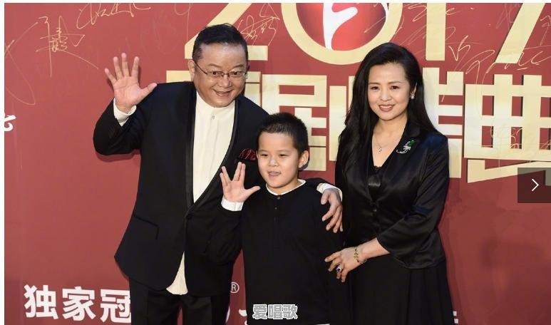 娶了嫩妻越活越年轻的老年演员,除了王刚还有谁 娶了嫩妻越活越年轻的老年演员,除了王刚还有谁 - 爱唱歌