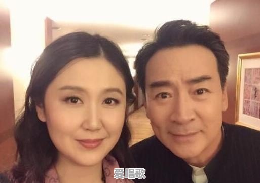 娶了嫩妻越活越年轻的老年演员,除了王刚还有谁 娶了嫩妻越活越年轻的老年演员,除了王刚还有谁 - 爱唱歌