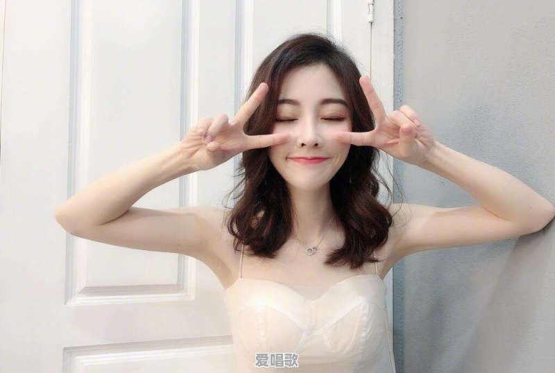 演唱会上唱七首新歌,还要跨界影视,冯提莫算是进取的网红吗 演唱会上唱七首新歌,还要跨界影视,冯提莫算是进取的网红吗 - 爱唱歌
