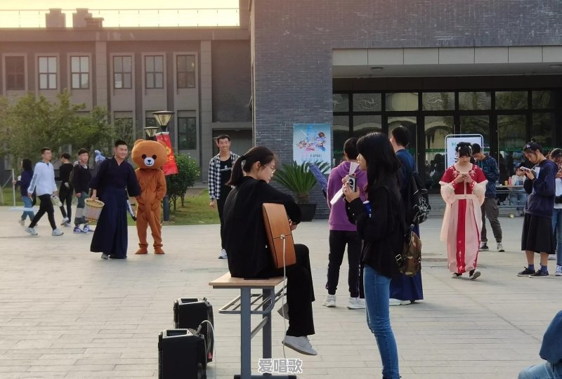大家学吉他用了多久能弹唱?推荐个网上的教程吧 大家学吉他用了多久能弹唱?推荐个网上的教程吧 - 爱唱歌
