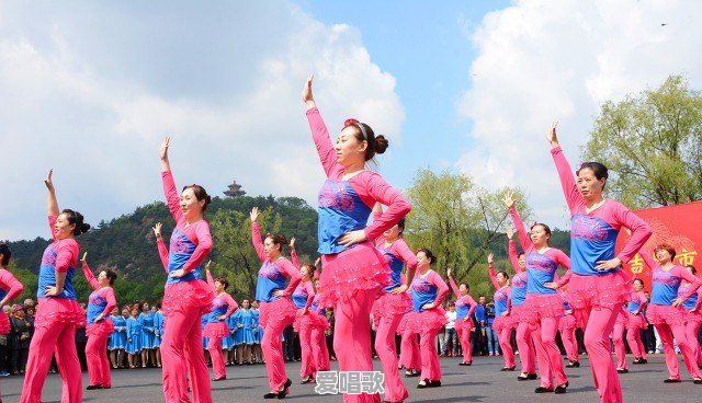 广场舞究竟有什么魅力可以如此吸引老年人呢 - 爱唱歌