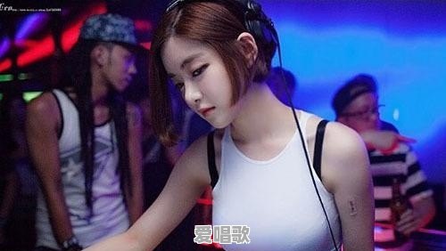 韩国美女DJ黄素熙为什么会被球迷称为韩版赤木晴子 韩国美女DJ黄素熙为什么会被球迷称为韩版赤木晴子 - 爱唱歌