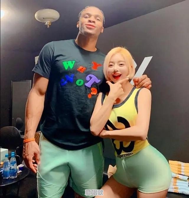韩国美女DJ黄素熙为什么会被球迷称为韩版赤木晴子 韩国美女DJ黄素熙为什么会被球迷称为韩版赤木晴子 - 爱唱歌