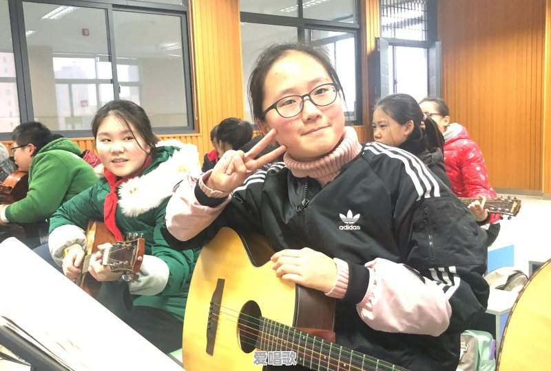 58岁了，学吉他会不会太晚 - 爱唱歌