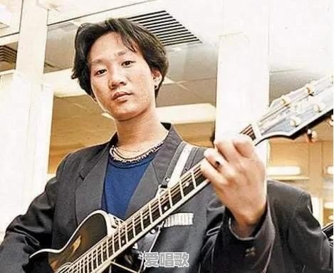 有什么适合吉他初学者的弹唱歌曲?像《同桌的你》《爱我别走》这样没有太难和弦和技巧的 有什么适合吉他初学者的弹唱歌曲?像《同桌的你》《爱我别走》这样没有太难和弦和技巧的 - 爱唱歌