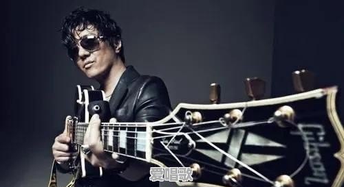 有什么适合吉他初学者的弹唱歌曲?像《同桌的你》《爱我别走》这样没有太难和弦和技巧的 有什么适合吉他初学者的弹唱歌曲?像《同桌的你》《爱我别走》这样没有太难和弦和技巧的 - 爱唱歌