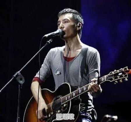 有什么适合吉他初学者的弹唱歌曲?像《同桌的你》《爱我别走》这样没有太难和弦和技巧的 有什么适合吉他初学者的弹唱歌曲?像《同桌的你》《爱我别走》这样没有太难和弦和技巧的 - 爱唱歌