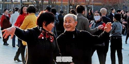 有没有适合老夫老妻唱的歌曲推荐 有没有适合老夫老妻唱的歌曲推荐 - 爱唱歌