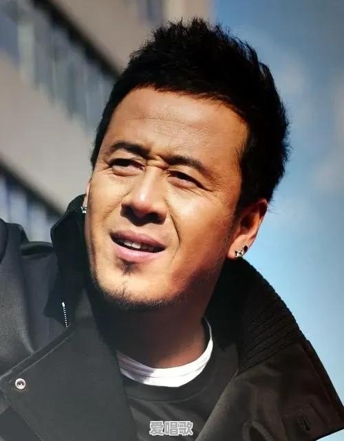 杨坤的唱功,国内男歌星基本无人能出其左右,为什么地位一直都在一二线中间 杨坤的唱功,国内男歌星基本无人能出其左右,为什么地位一直都在一二线中间 - 爱唱歌