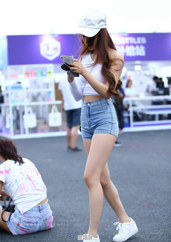 现在一个女生能主动到什么地步 - 爱唱歌