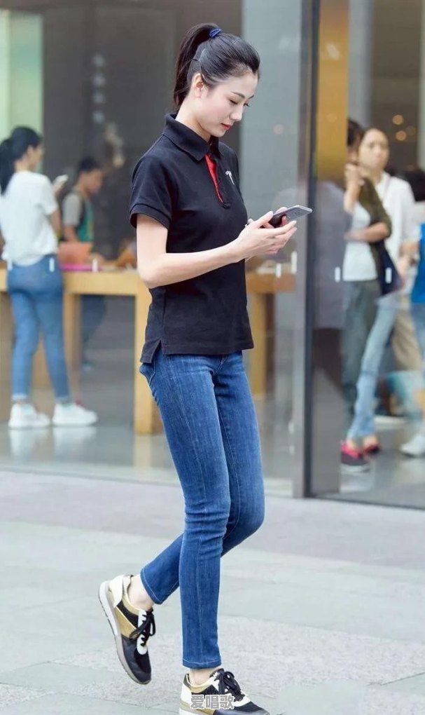 现在一个女生能主动到什么地步 - 爱唱歌