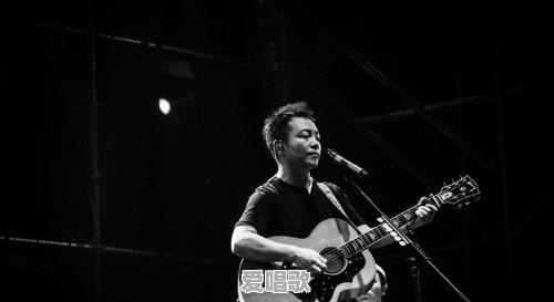 怎样评价郑钧的演唱水平 怎样评价郑钧的演唱水平 - 爱唱歌
