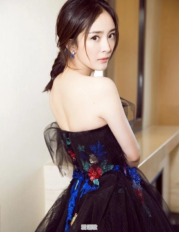 李佳琦为什么要对杨幂开黄腔？开黄腔有没有影响在你心中的形象 - 爱唱歌