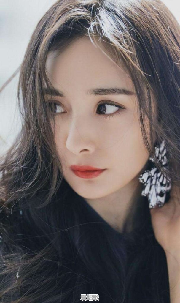 李佳琦为什么要对杨幂开黄腔？开黄腔有没有影响在你心中的形象 - 爱唱歌