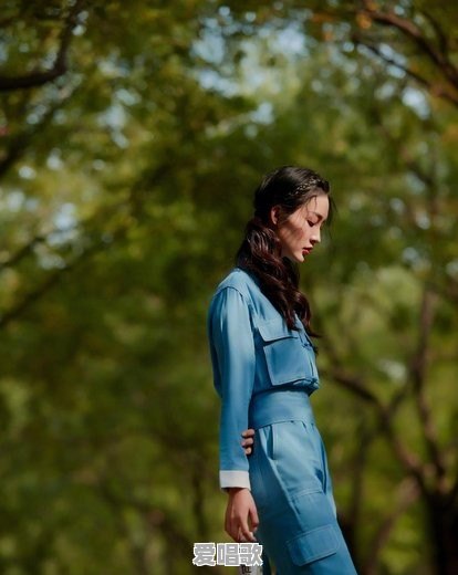 李佳琦为什么要对杨幂开黄腔？开黄腔有没有影响在你心中的形象 - 爱唱歌