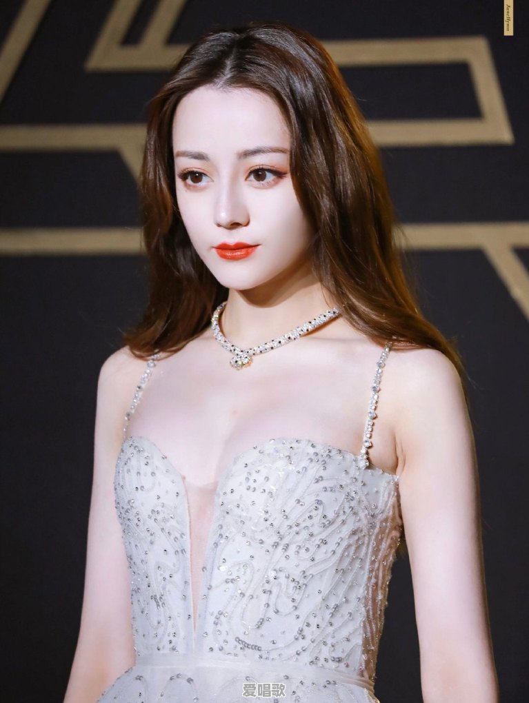 李佳琦为什么要对杨幂开黄腔？开黄腔有没有影响在你心中的形象 - 爱唱歌