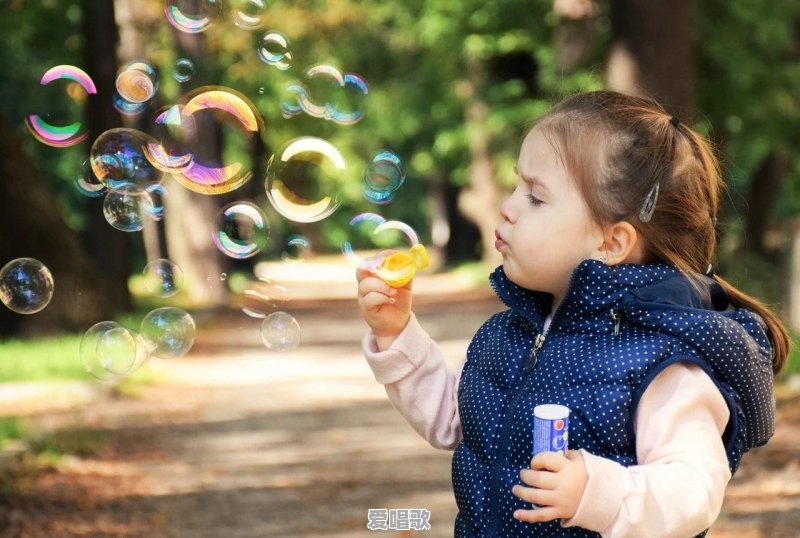 小孩平时喜欢跳舞,但上台了就不跳,有什么办法 小孩平时喜欢跳舞,但上台了就不跳,有什么办法 - 爱唱歌