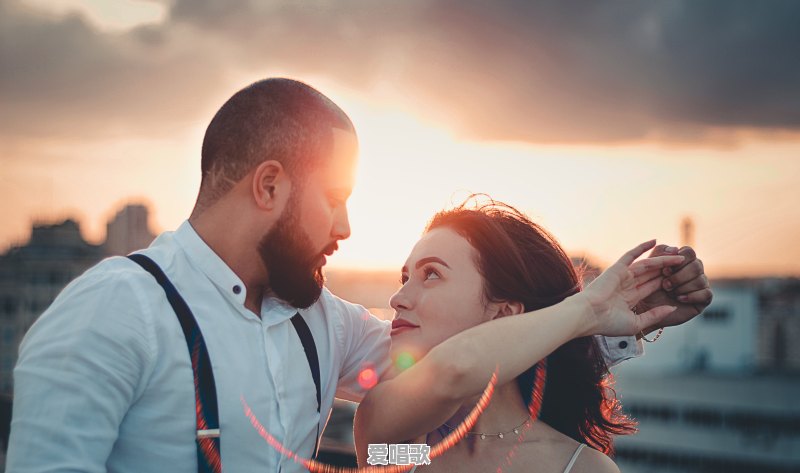 为什么李宗盛的歌那么伤感?他的感情经历如何 - 爱唱歌