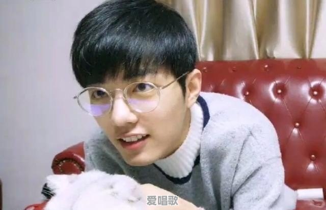 娱乐圈里有哪些明星的尴尬瞬间 娱乐圈里有哪些明星的尴尬瞬间 - 爱唱歌
