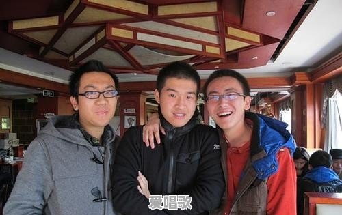 男人背后歌词 男人背后歌词 - 爱唱歌