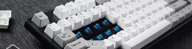 在宾馆里和陌生人拼房，是什么感觉 - 爱唱歌