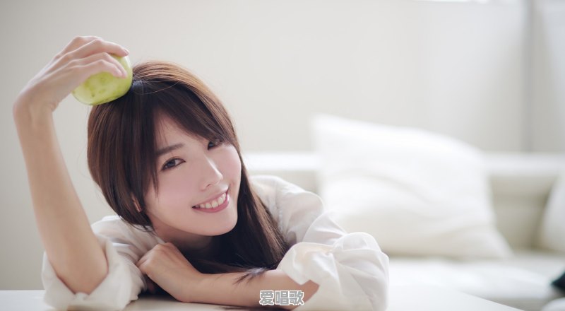 有首粤语歌曲中间有伴奏BigBigworld歌曲是什么 有首粤语歌曲中间有伴奏BigBigworld歌曲是什么 - 爱唱歌