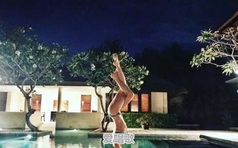 王子文穿牛仔裤秀竹竿腿,全黑现身气场强吗 王子文穿牛仔裤秀竹竿腿,全黑现身气场强吗 - 爱唱歌