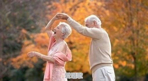 为什么经典老歌唱起来，总能激励和感动人，充满温情怀旧感 - 爱唱歌