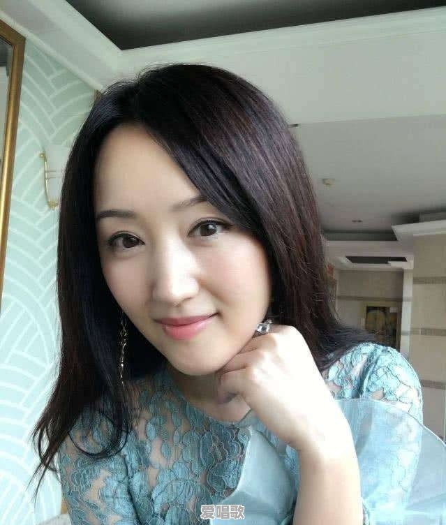 杨钰莹当年华语乐坛 杨钰莹当年华语乐坛 - 爱唱歌