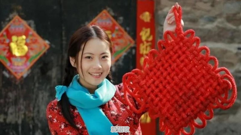 为什么农村忽然冒出很多村花孝女且白白净净？农村条件这么好了吗 - 爱唱歌