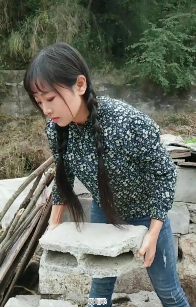 为什么农村忽然冒出很多村花孝女且白白净净？农村条件这么好了吗 - 爱唱歌