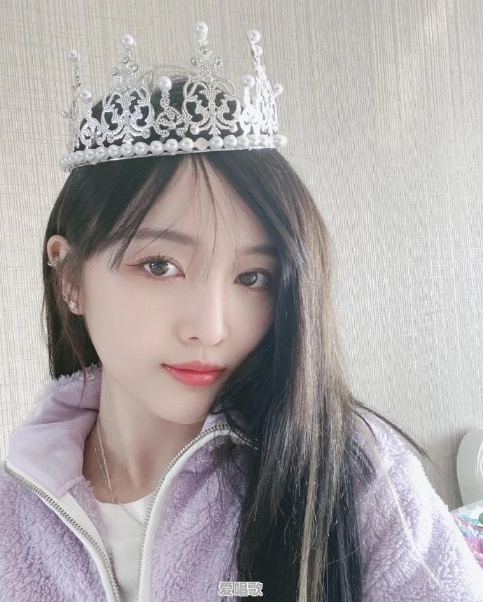 为什么农村忽然冒出很多村花孝女且白白净净？农村条件这么好了吗 - 爱唱歌