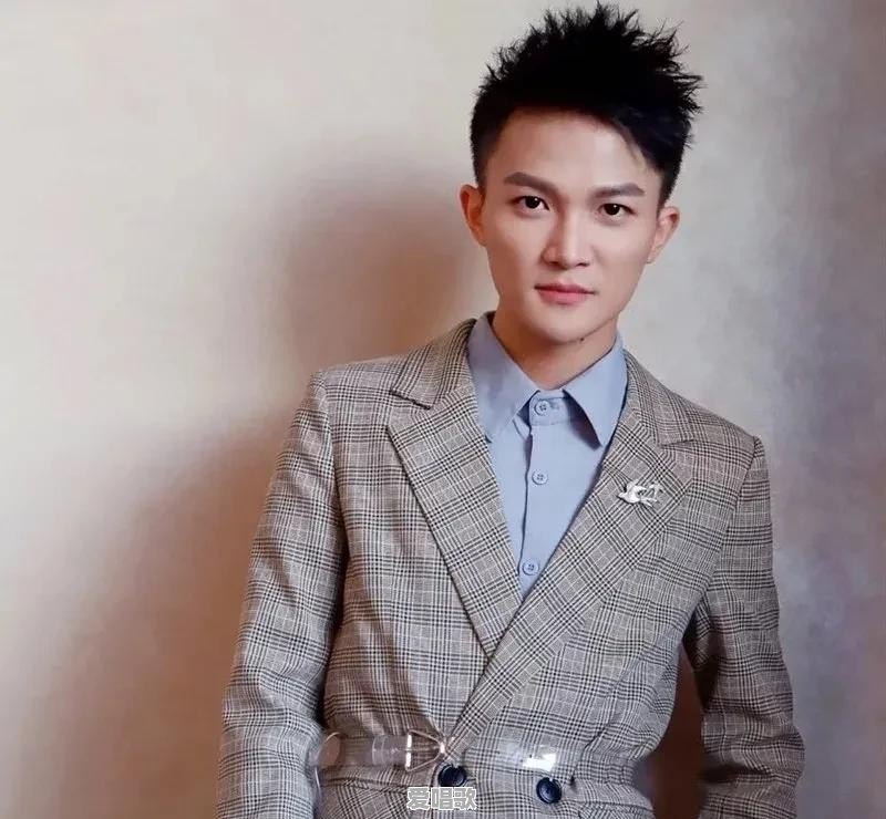 电影中都有哪些经典的风情万种美艳的男性角色 电影中都有哪些经典的风情万种美艳的男性角色 - 爱唱歌