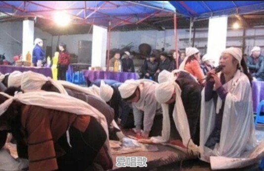 农村有职业“哭丧”的,你见过吗?“哭丧”是什么样的风俗 农村有职业“哭丧”的,你见过吗?“哭丧”是什么样的风俗 - 爱唱歌