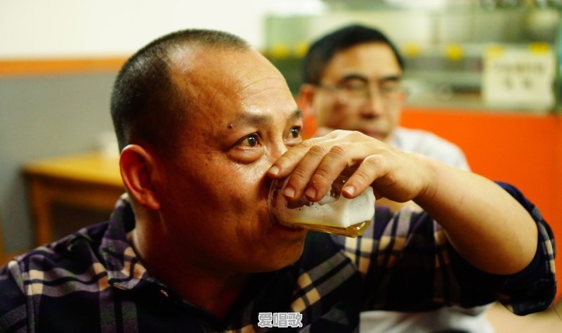 饭局上敬酒怎么说话 饭局上敬酒怎么说话 - 爱唱歌