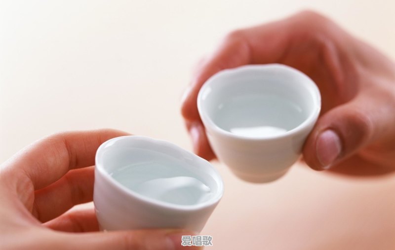 饭局上敬酒怎么说话 饭局上敬酒怎么说话 - 爱唱歌