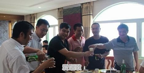 饭局上敬酒怎么说话 饭局上敬酒怎么说话 - 爱唱歌