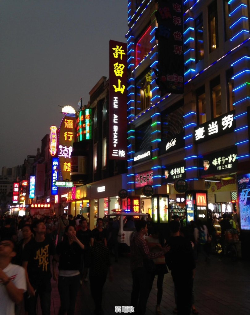 利奇马台风来袭，今晚宅在家里你会看哪部电影 - 爱唱歌