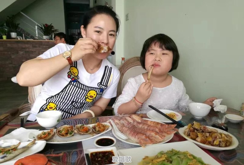 利奇马台风来袭，今晚宅在家里你会看哪部电影 - 爱唱歌
