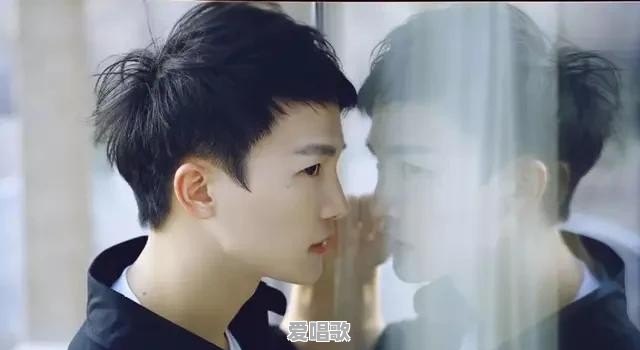 在最新一期的《明日之子2》当中,华晨宇就《烟火里的尘埃》这首歌说“华语乐坛除了我其他人唱都会毁了这首歌”,你怎么看这句话 在最新一期的《明日之子2》当中,华晨宇就《烟火里的尘埃》这首歌说“华语乐坛除了我其他人唱都会毁了这首歌”,你怎么看这句话 - 爱唱歌