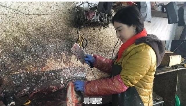 合肥95后妹子苏州走红,人称“卖鱼西施”,这样的网红你怎么看 合肥95后妹子苏州走红,人称“卖鱼西施”,这样的网红你怎么看 - 爱唱歌
