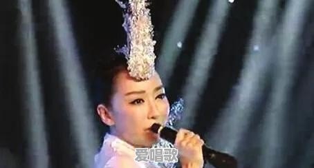 51岁农村大妈靠对口型假唱,3个月粉丝超80万,她凭什么这么牛 51岁农村大妈靠对口型假唱,3个月粉丝超80万,她凭什么这么牛 - 爱唱歌