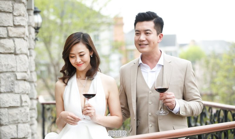 51岁农村大妈靠对口型假唱,3个月粉丝超80万,她凭什么这么牛 51岁农村大妈靠对口型假唱,3个月粉丝超80万,她凭什么这么牛 - 爱唱歌