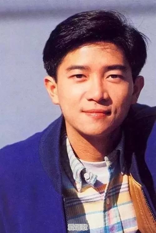 陈百强当年在香港的娱乐圈地位如何?是否超越谭咏麟和张国荣 陈百强当年在香港的娱乐圈地位如何?是否超越谭咏麟和张国荣 - 爱唱歌