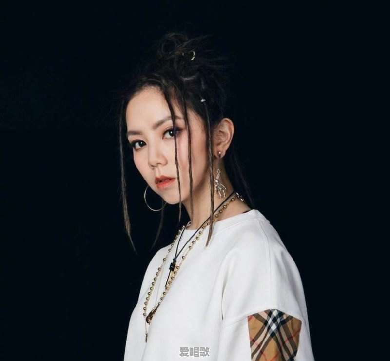 有没有很酷的歌曲,要女生唱的,前奏太多不要 有没有很酷的歌曲,要女生唱的,前奏太多不要 - 爱唱歌